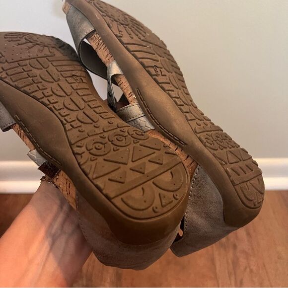 BEARPAW Julianna Pewter Sandals Sz 9 Silver/Pewter - Picture 14 of 16